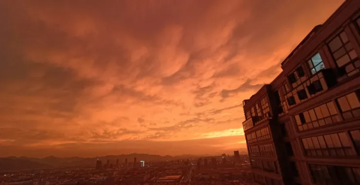 高楼建筑小区航拍俯视天空夕阳云朵夕阳朝霞晚霞