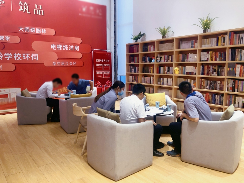 售楼处人群看房买房购房交谈