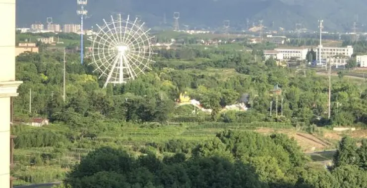 余姚黄山儿童公园摩天轮