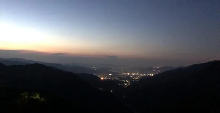 梁弄山上灯光夜景