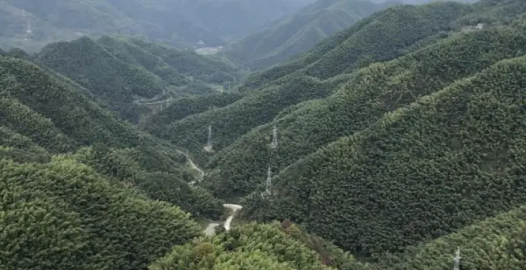 余姚四明山白鹿观景台大山