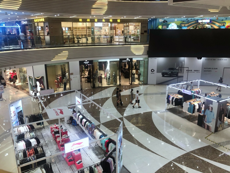 广场商场商铺店铺综合体展厅服装服饰逛街体闲