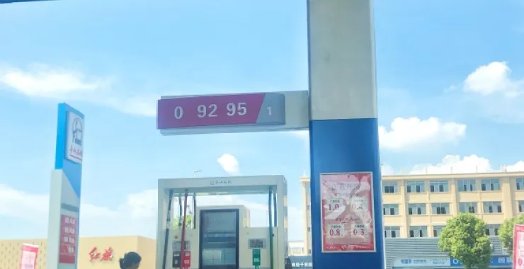 加油站石化汽油汽车