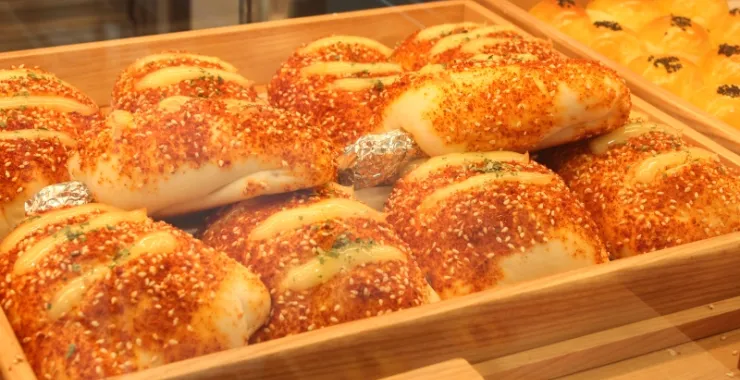 甜品蛋糕店环境蛋糕面包热狗美食