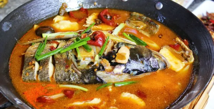 泡椒鱼头锅美食麻辣