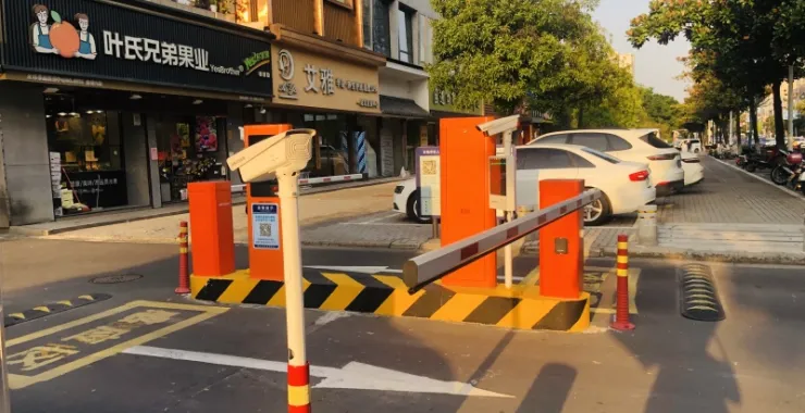 四明西路车辆汽车收费停车场泊车