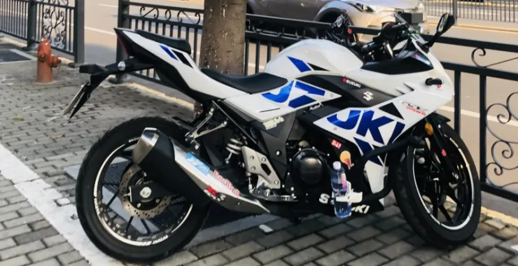 交通出行摩托车私家车