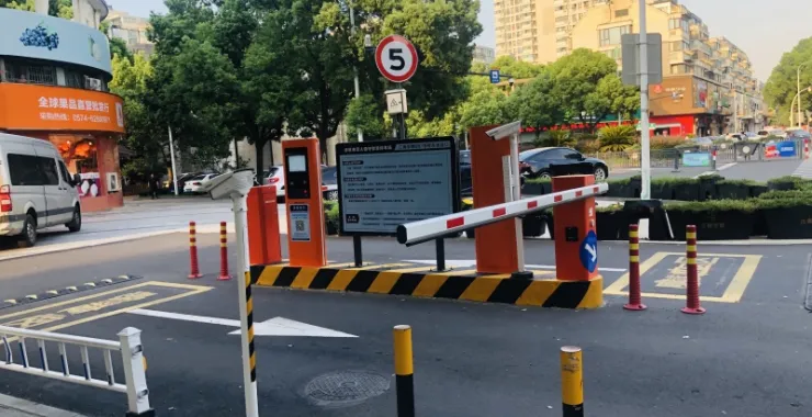 余姚四明西路收费停车场泊车