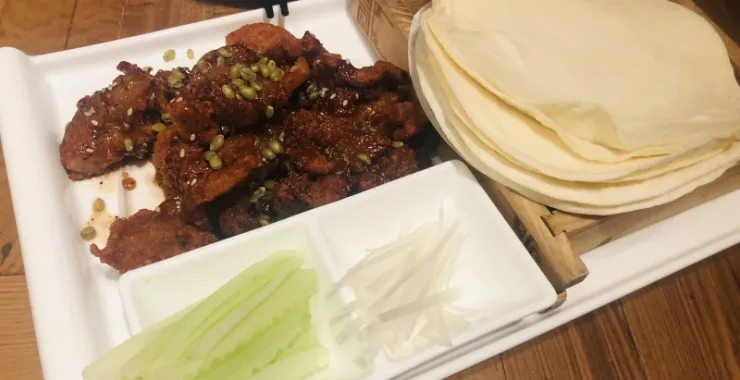 聚餐餐饮美食涌上外婆桥金牌麦仁香酥肉菜品