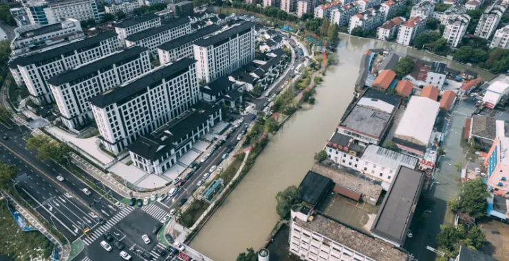余姚航拍俯瞰台风过后淹水城市道路交通河道淹没灾害