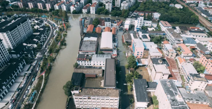 余姚航拍俯瞰台风过后淹水城市道路交通河道淹没灾害