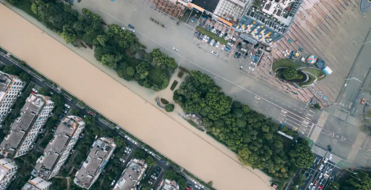 余姚航拍俯瞰台风过后淹水城市道路交通河道淹没灾害