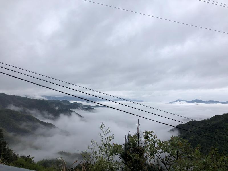 余姚四明山大岚山顶群山云海