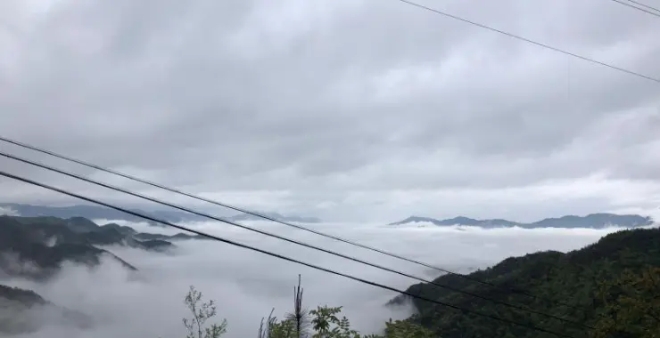余姚四明山大岚山顶群山云海