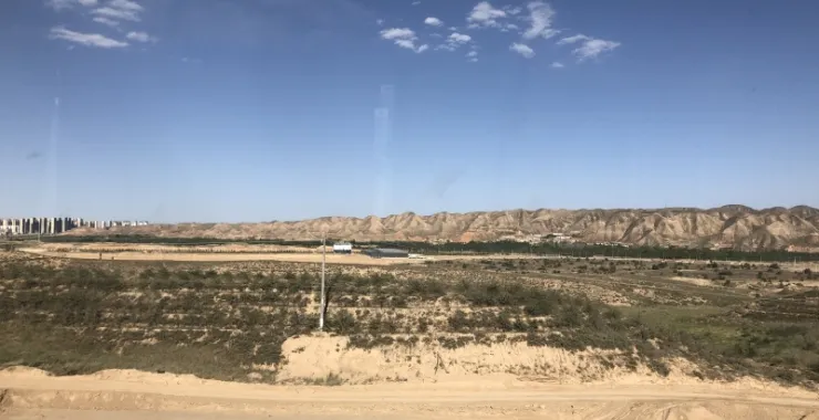 兰州黄土高坡旅游荒无人烟沙漠黄沙泥土炎热