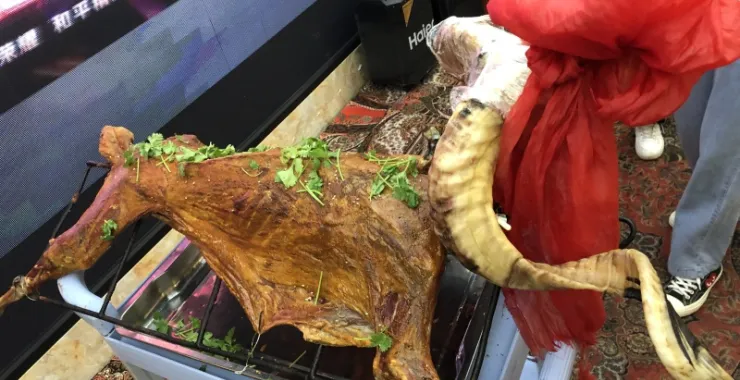 美食美味烧烤聚餐烤全羊