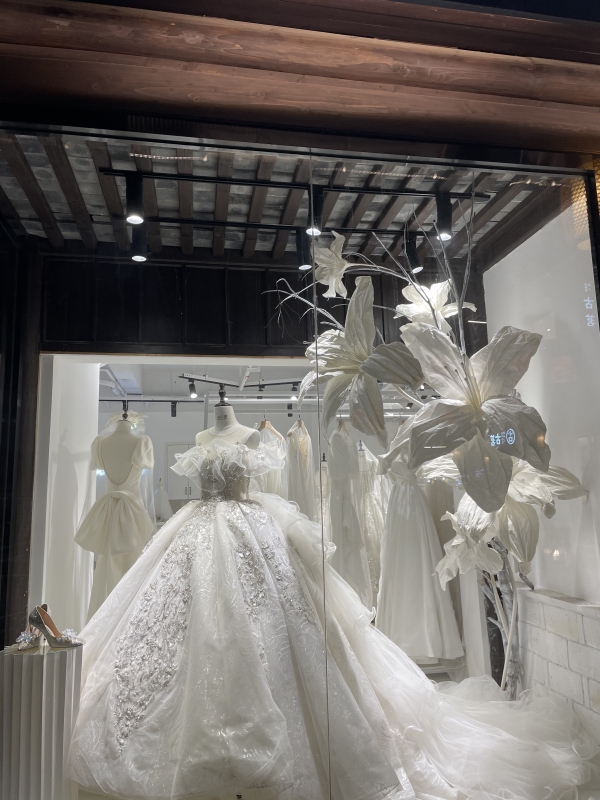 婚纱婚礼结婚服装橱窗布置婚嫁