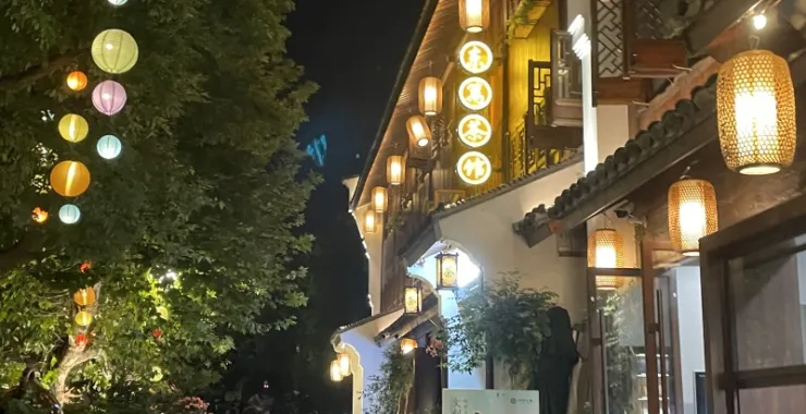 余姚阳明古镇景区景点夜市人群游客夜景灯光