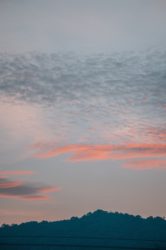 余姚渐变天空晚霞夕阳落日太阳下山日出清晨山间风景