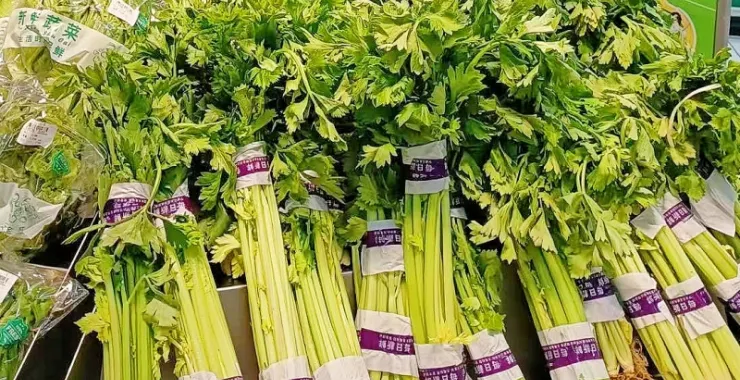 超市菜市场芹菜蔬菜买菜绿色新鲜