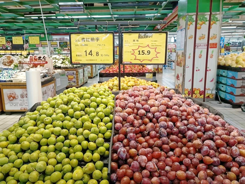超市应季水果新鲜李子