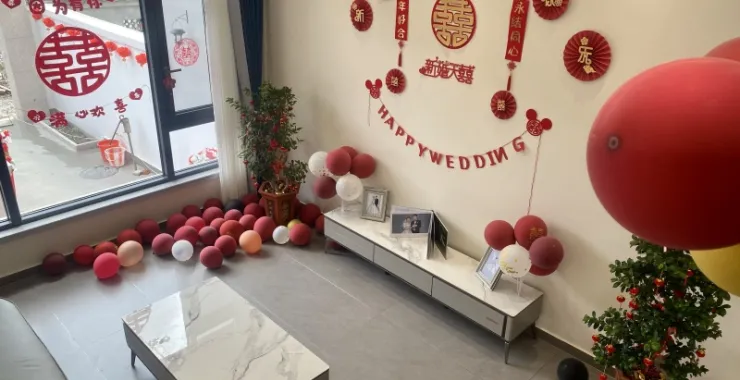 农村新房结婚喜字红色气球布置喜庆爱心婚礼