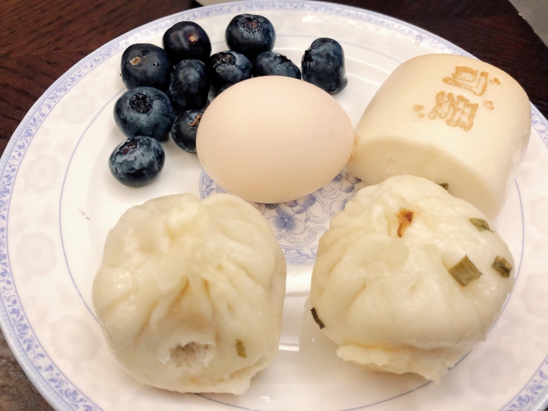 早餐儿童营养美食早点点心包子蓝莓馒头鸡蛋