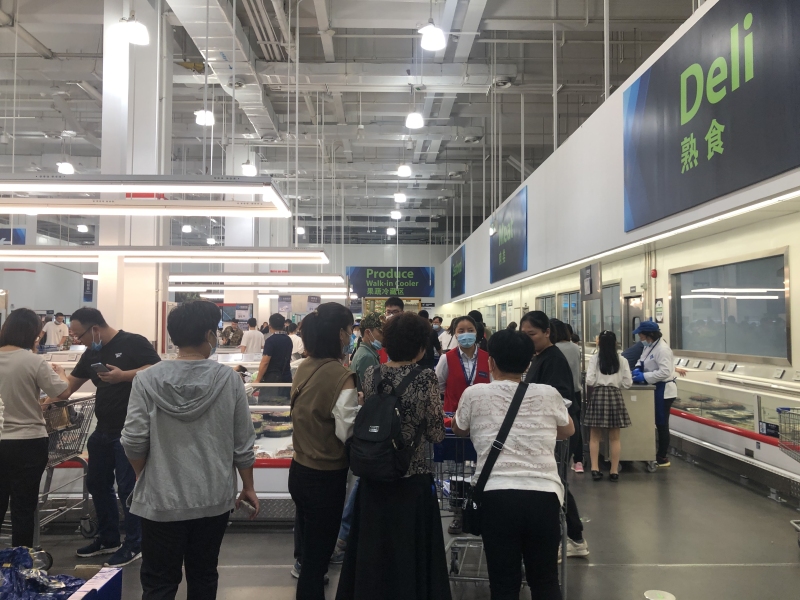 宁波山姆超市人群购物