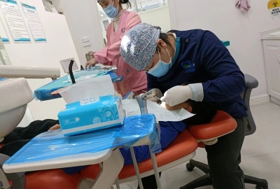 检查牙齿治疗牙科诊所