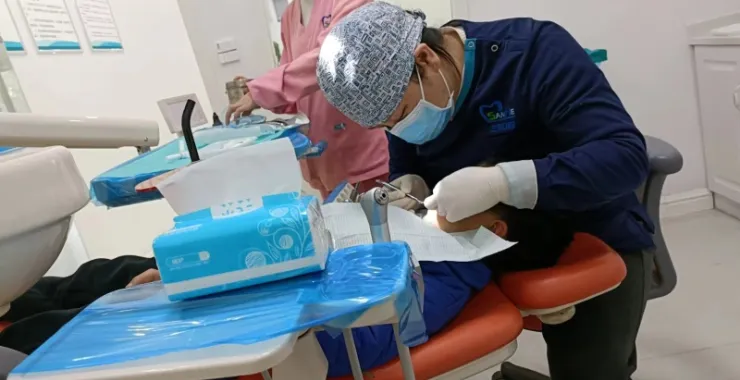 检查牙齿治疗牙科诊所