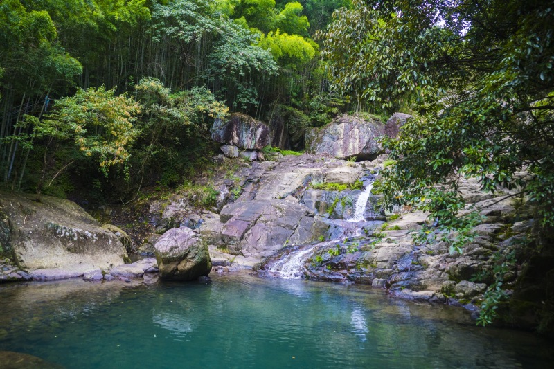 余姚大岚镇柿林村丹山赤水旅游郊游度假避暑山里团建小溪流水玩水河水