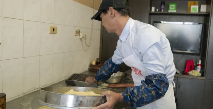 余姚丈亭美食传统纯手工制作绿豆糕点心糕点