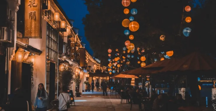 余姚网红打卡地阳明古镇王阳明建筑鼓楼古楼店铺夜景红灯笼