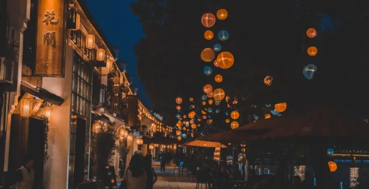 余姚网红打卡地阳明古镇王阳明建筑鼓楼古楼店铺夜景红灯笼