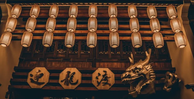 余姚网红打卡地阳明古镇王阳明建筑鼓楼古楼店铺红灯笼龙