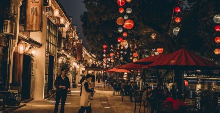 余姚网红打卡地阳明古镇王阳明建筑鼓楼古楼店铺夜景江边吃饭喝茶红灯笼休闲
