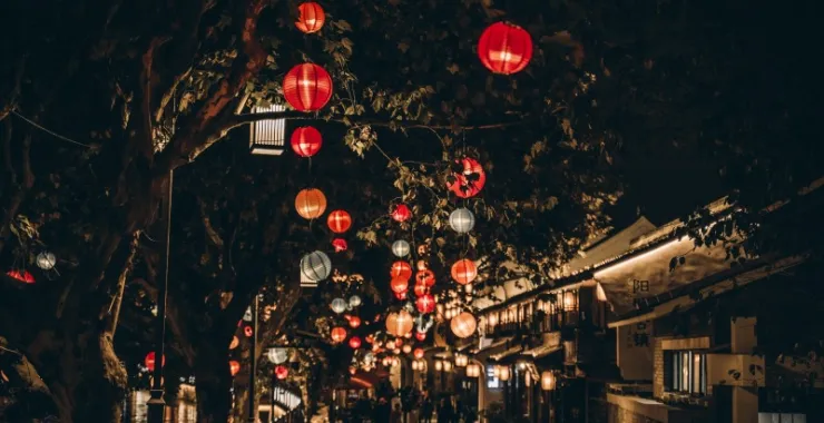 余姚网红打卡地阳明古镇王阳明建筑鼓楼古楼店铺夜景江边吃饭喝茶红灯笼休闲