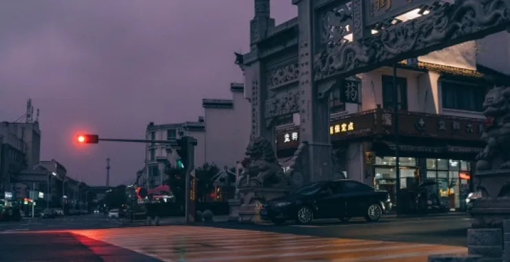 余姚梁弄正蒙街牌坊建筑古色古香一条街集市镇夜景红绿灯