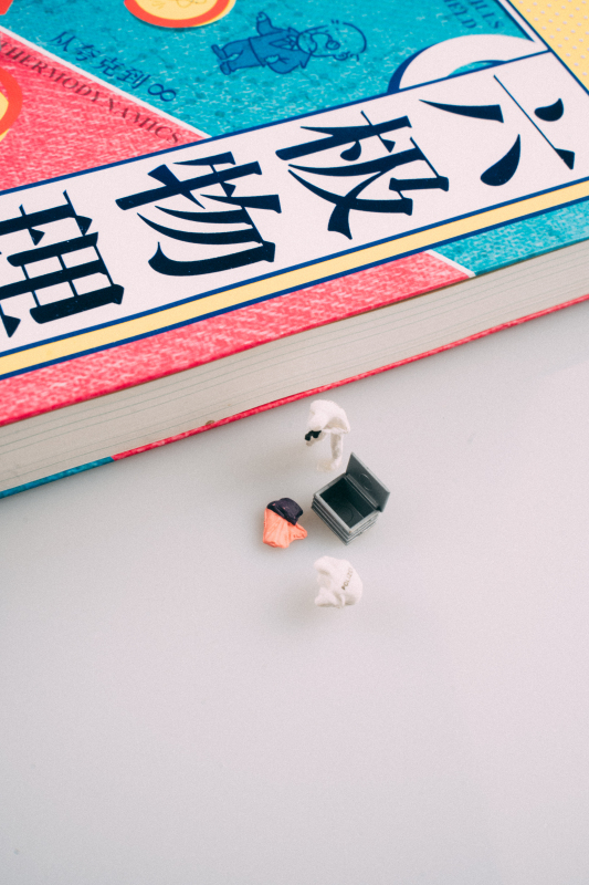 静物摆拍书籍读书日看书阅读六极物理