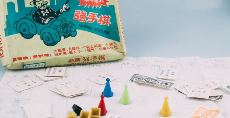 新颖强手棋盒装多人智力纸质玩具