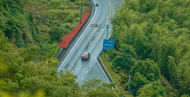 余姚大山里山间道路青山绿树