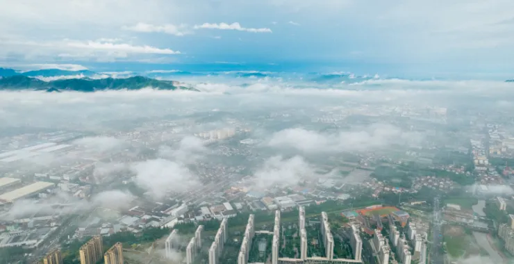 余姚大雾袭城云雾缭绕人间仙境姚城城区城市俯瞰全景航拍高楼小区建筑