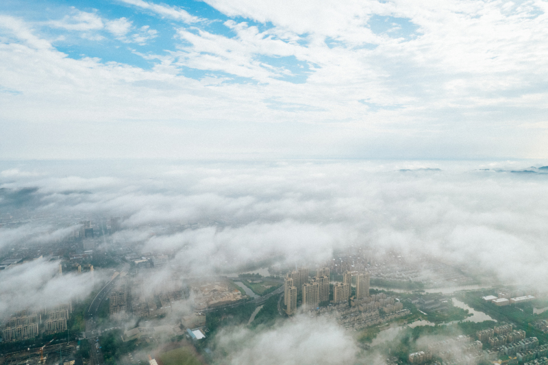 余姚大雾袭城云雾缭绕人间仙境姚城城区城市俯瞰全景航拍高楼小区建筑