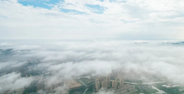 余姚大雾袭城云雾缭绕人间仙境姚城城区城市俯瞰全景航拍高楼小区建筑