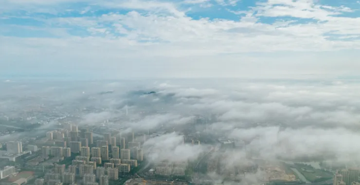 余姚大雾袭城云雾缭绕人间仙境姚城城区城市俯瞰全景航拍高楼小区建筑