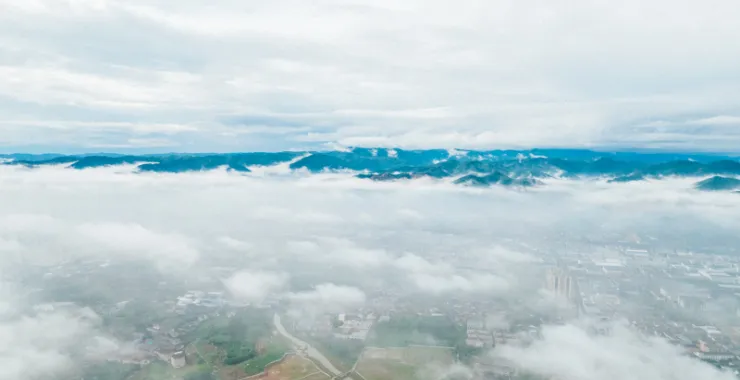余姚大雾袭城云雾缭绕人间仙境姚城城区城市俯瞰全景航拍高楼小区建筑