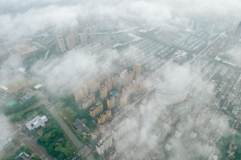 余姚大雾袭城云雾缭绕人间仙境姚城城区城市俯瞰全景航拍高楼小区建筑