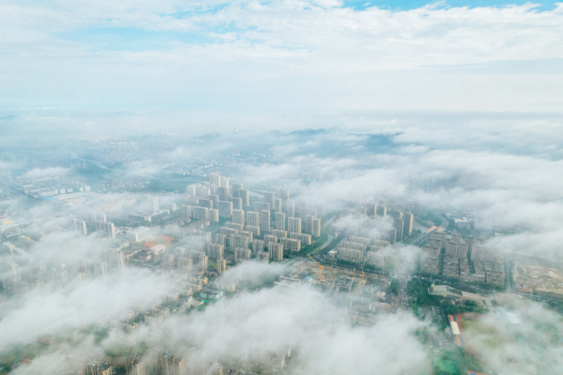 余姚大雾袭城云雾缭绕人间仙境姚城城区城市俯瞰全景航拍高楼小区建筑