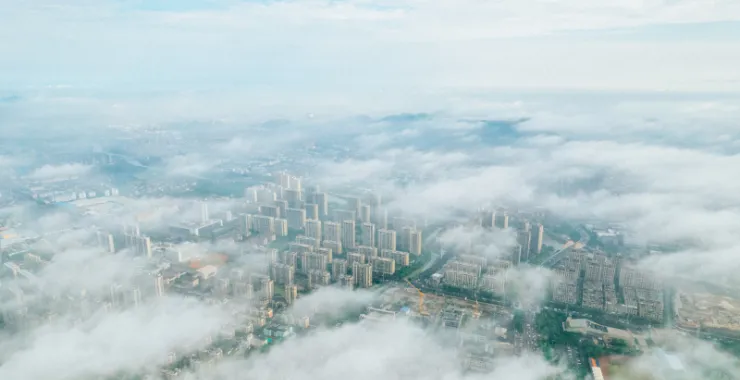 余姚大雾袭城云雾缭绕人间仙境姚城城区城市俯瞰全景航拍高楼小区建筑