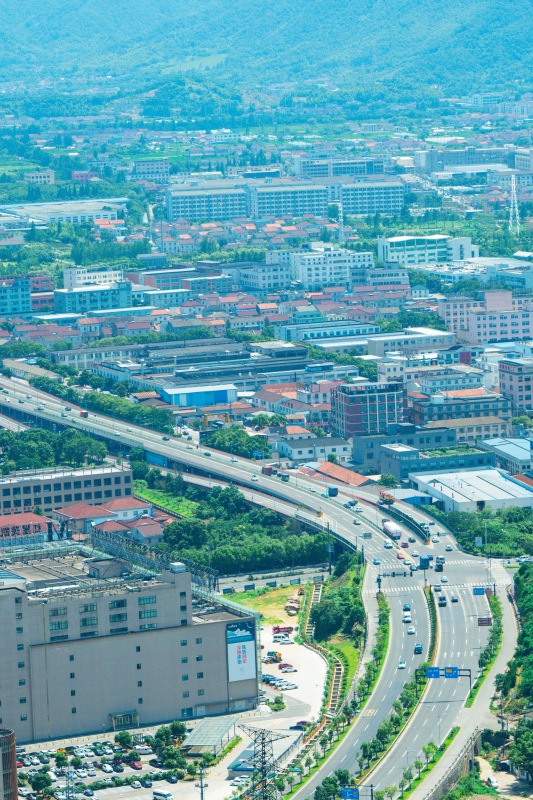 余姚城区全貌公路高楼建筑高空蓝天白云青山绿水俯瞰城市航拍全景